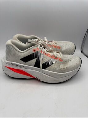 New Balance Trainer unisex W8 M8.5 White Trainers with Neon Coral Accents S12
